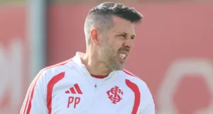 Treinador Paulo Pezzolano