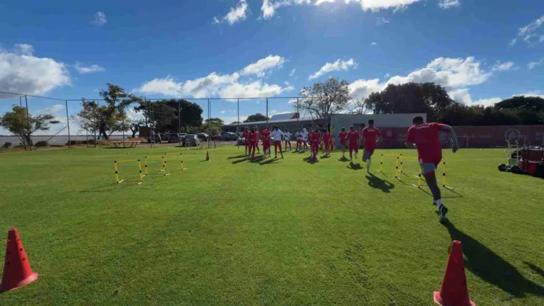 Jogadores em treino do Inter