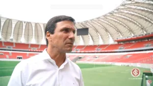 Zé Ricardo em treino no Inter