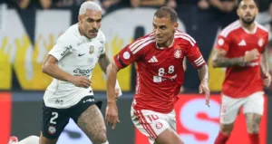 Alan Patrick pelo Inter contra o Corinthians