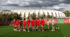 Jogadores do Inter no CT Parque Gigante