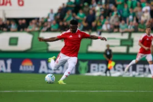 Carbonero marcou pelo Inter contra a Chapecoense