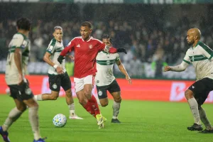 Alan Patrick e Rodrigo Moledo em Inter x Coritiba