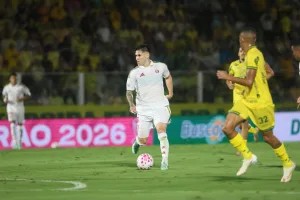 Rodrigo Villagra em ação pelo Inter contra o Mirassol